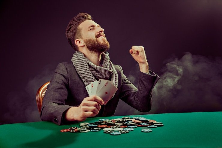 Panel kontrol taruhan Wolf Gold di ubertogel dengan pilihan denominasi dan fitur putar otomatis